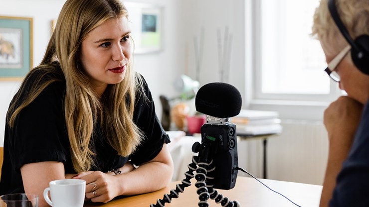 FrauenFunk S.2, Episode #21: Brigitte Handlos im Gespräch mit Pia Heckl, Ökonomin / F: Helmut Spudich